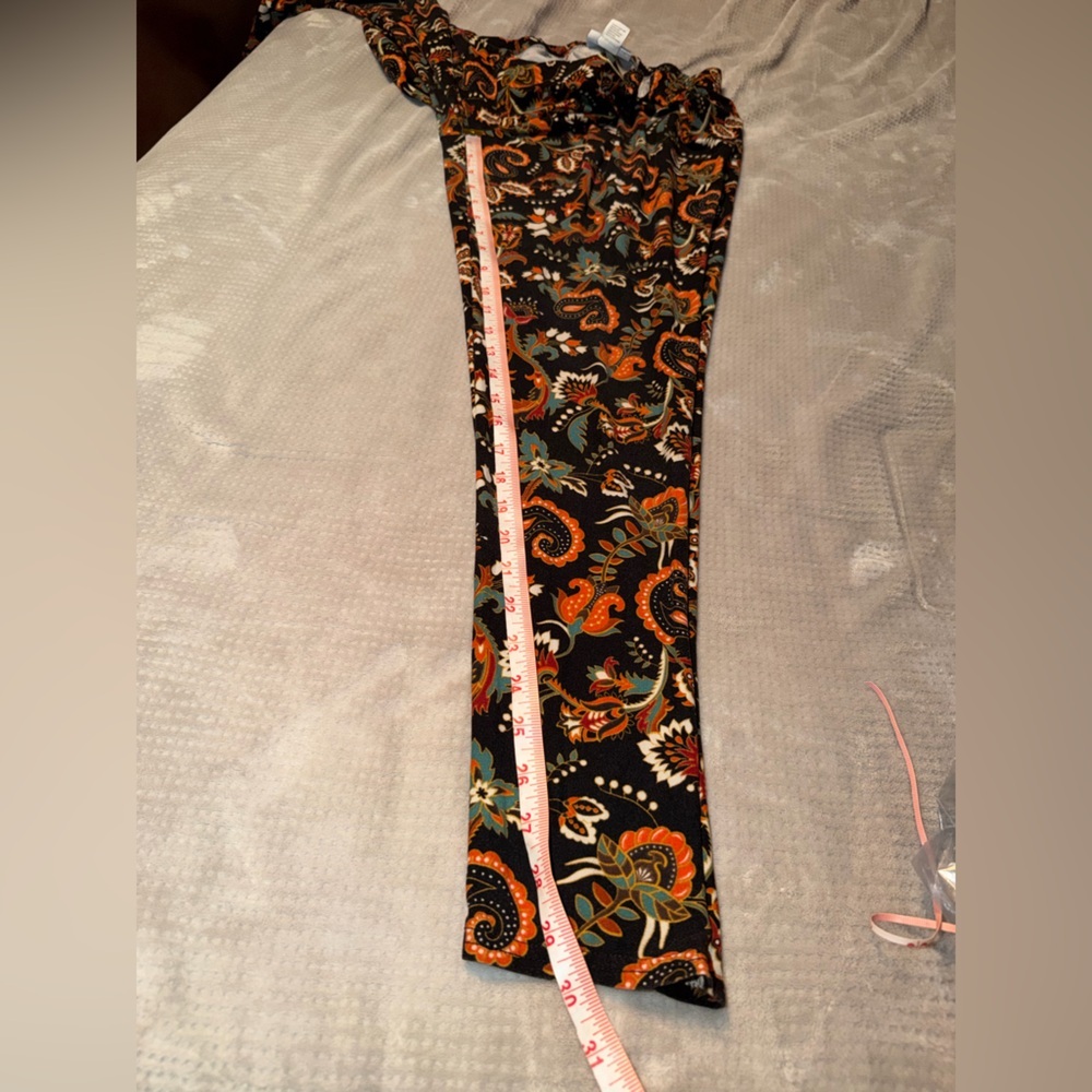 NorthStyle Black and Orange Paisley leggings 1x - Picture 6 of 6